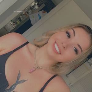Meet your Posher, Courtney